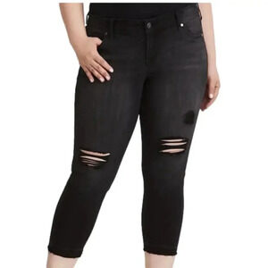Torrid boyfriend jeans cotton blend black distressed faded capri style pants 22